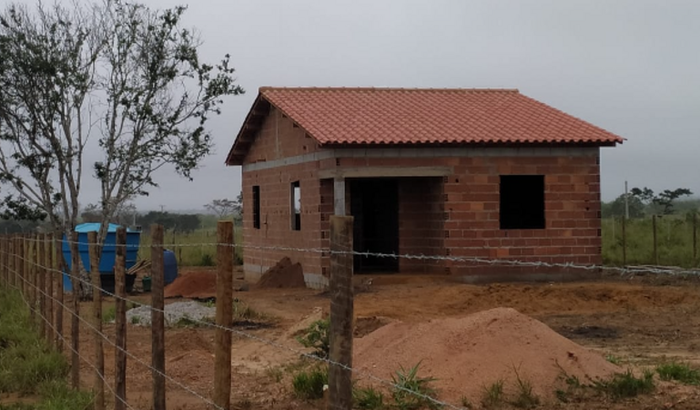 ajudar a minha mãe com a construçao da casa