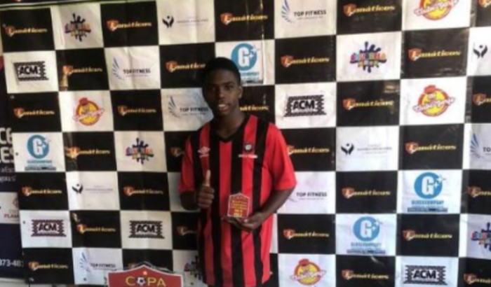 Ajudando o meu irmão para o futebol