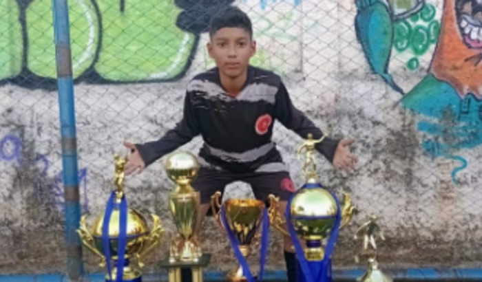 Ajuda o Guilherme no futebol 