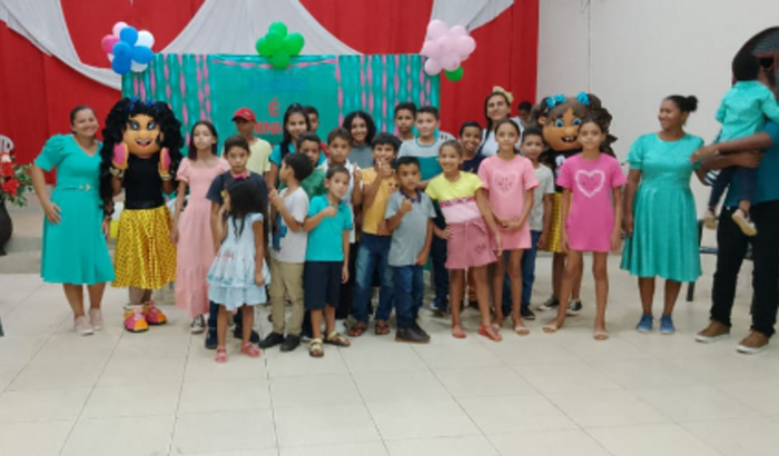 Comprar uniformes das crianças para a festinha das mesmas 