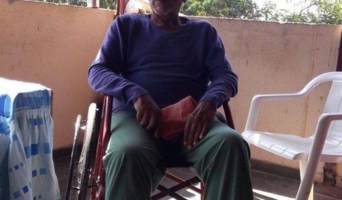 Construção de passarela de acesso na casa do sr. Welson Fernandes Pereira 