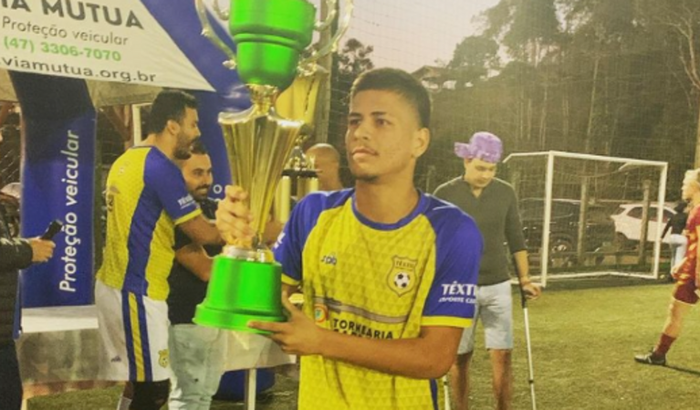 Recebi a proposta de fazer um teste em time na Polônia,  ajudem a realizar meu sonho.