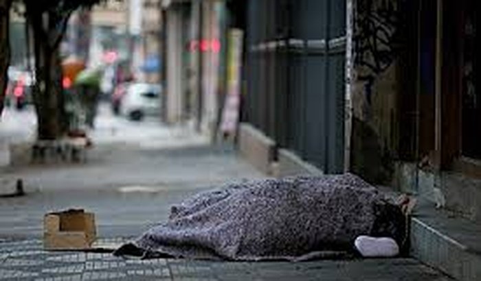 Arrecadar cobertores e agasalhos para moradores de rua em SP 