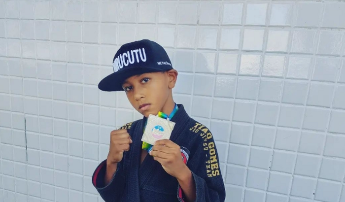 Ajude um pequeno atleta  :)