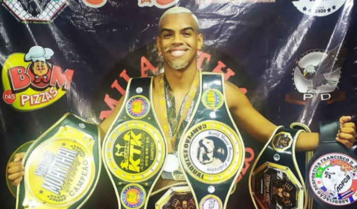 Me ajuda a conquistar o título mundial na Itália 