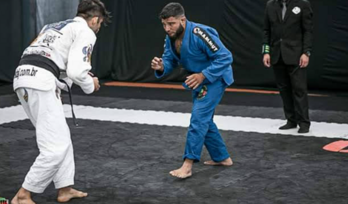 Me ajude a realizar o sonho de lutar fora do Brasil 