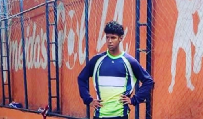 Me ajude a arrecadar um dinheiro pra mim poder comprar minha chuteira e minha luva de futebol 