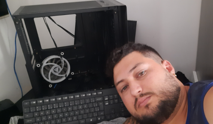 Ajuda para comprar outra placa mãe que queimou e placa de vídeo.