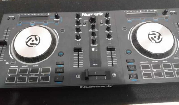 Para compra do equipamento de som e iluminação que roubaram infelizmente meu sou DJ trabalho com festas