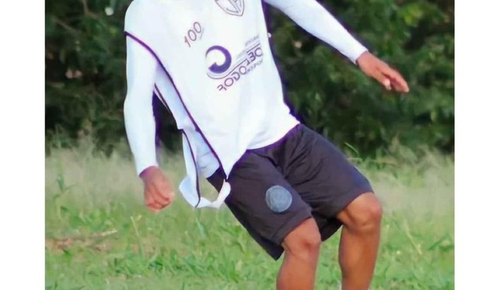 Ajuda um atleta a realizar seu sonho de jogar no exterior!