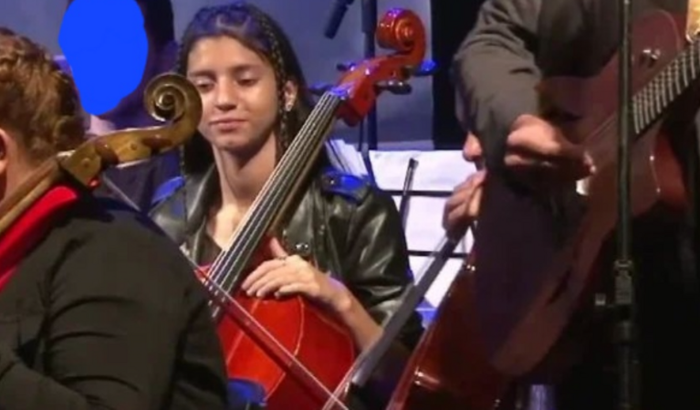 Apoio cultural adolescente VIOLONCELISTA, na primeira turnê para Portugal e comprar seu próprio instrumento VIOLONCELO