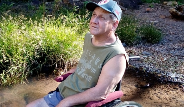 Ação entre amigos. 