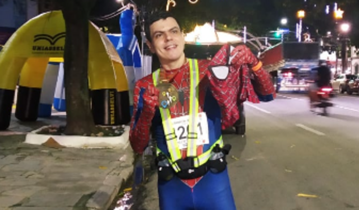Homem aranha conta com sua ajuda para novas marcas/recordes
