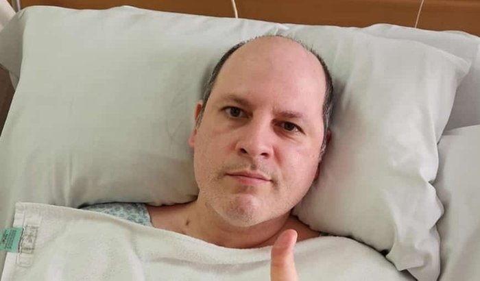 Ajuda na recuperação e despesas do Anderson 