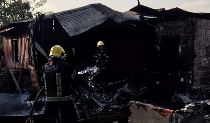 AJUDA PARA RECONSTRUIR CASA INCENDIADA DE ALCERI FELTRIN, 72 ANOS!!!