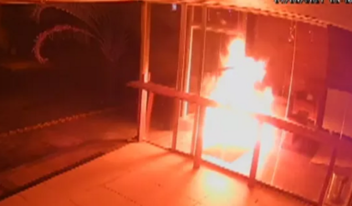 Me ajuda Minha barbearia pegou fogo 🔥 