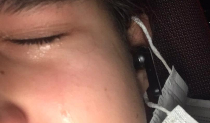 comprar um fone pra clara, tadinha :(