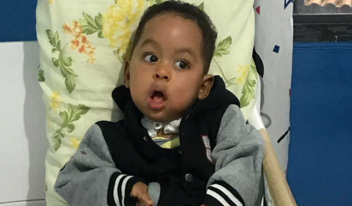 Ajude o Davi a se locomover melhor com o carrinho postural