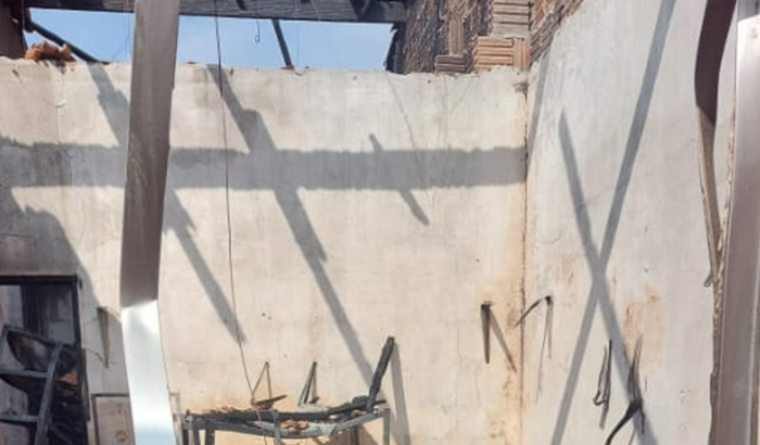 Ajuda a Roseli Costureira