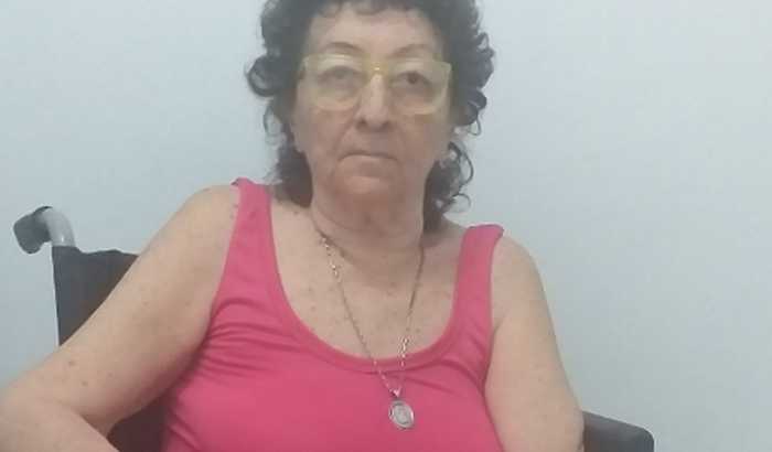 Ajuda de uma prótese