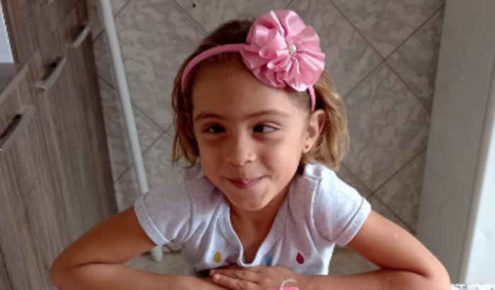 Cirurgia do olho da Thaila