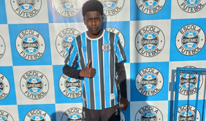 Para despesas do Andrey, alimentação, meias, chuteiras, uniforme reservas, tênis para treinar. 1