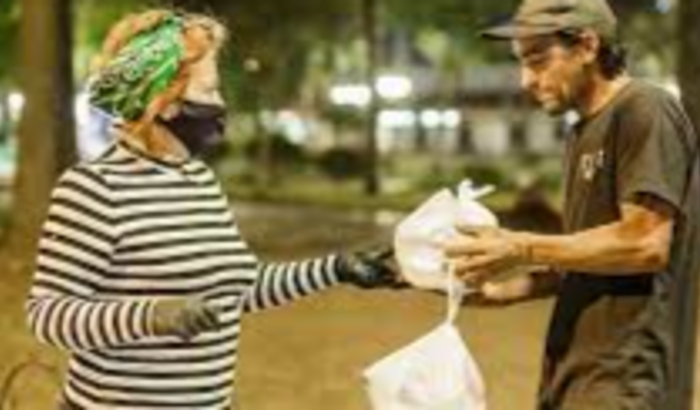 ajudar morador de rua