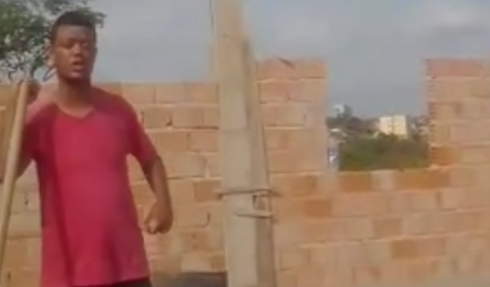 Ajudar construí uma igreja 