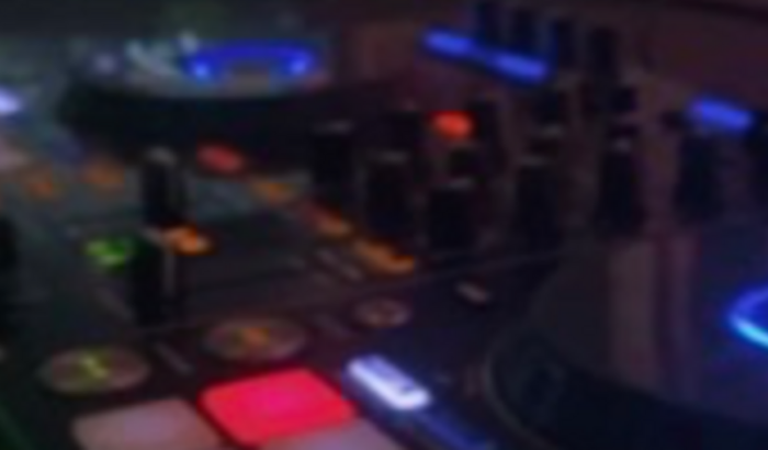 Ajuda para pagar o conserto da controladora que derrubaram bebida e fugiram no meio da galera em um aniversário. 