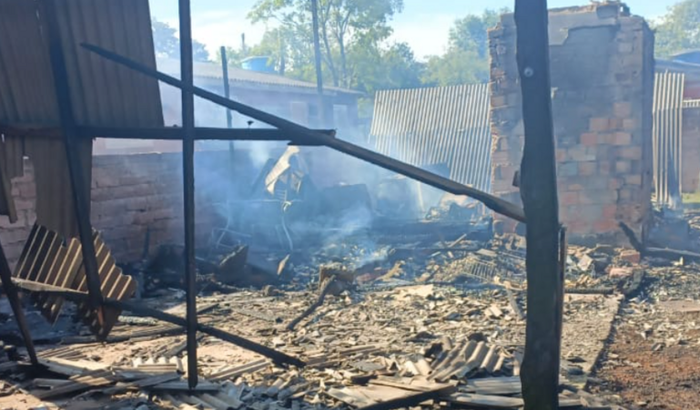 Incêndio perdi tudo. Meus bichinhos minha vida meus sonhos me ajudem!!!