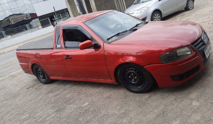 Para conseguir tirar a saveiro do pátio 