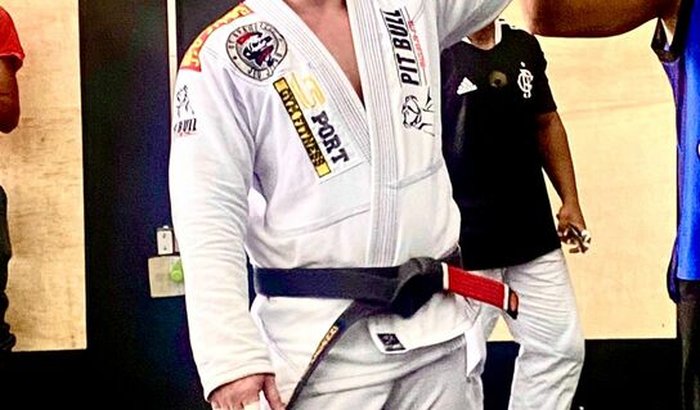 Ajuda para lutar campeonato de jiu jitsu em londres dia 15 outubro viagem marcada para  dia 12 agora 