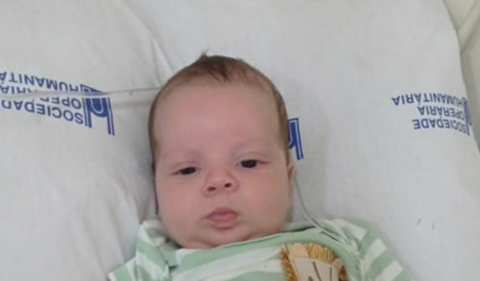 Lucas está internando constatado com meningite e a meningite soltou uma bactéria no sangue dele