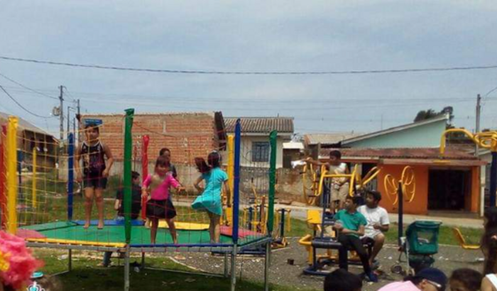 Fazer o NATAL DAS CRIANÇAS da comunidade  feliz