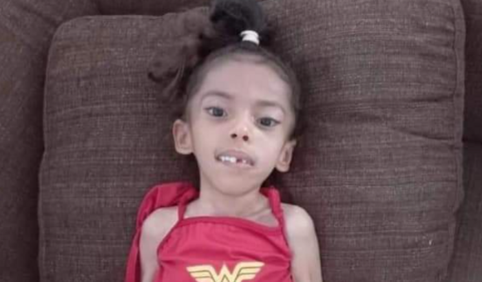 Vaquinha para a compra de uma cadeira de posicionamento ou carrinho postural para a princesa vitória