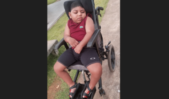 Ajude a Kleiton a trocar de órtese