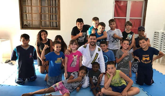 Projeto Social Lutando Pelo Bem e Jogando Pelo Bem