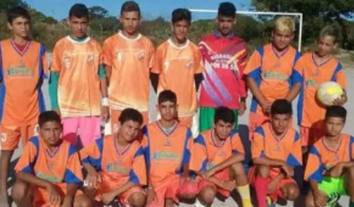 GAROTOS BOM DE BOLA! SPORT CLUB DE TEIXEIRA