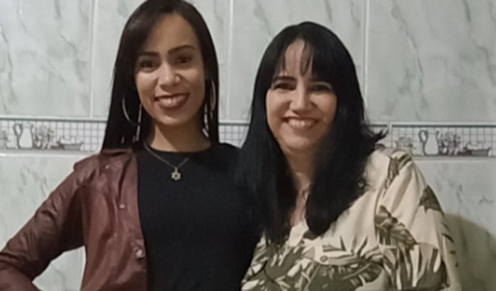 Nos ajude no tratamento da minha mãe, Renata.