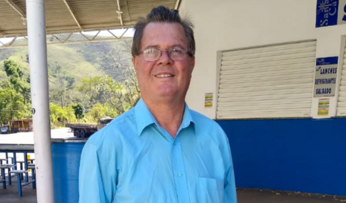 Ajudar meu pai a realizar uma cirurgia na cabeça, para retirada de um tumor.