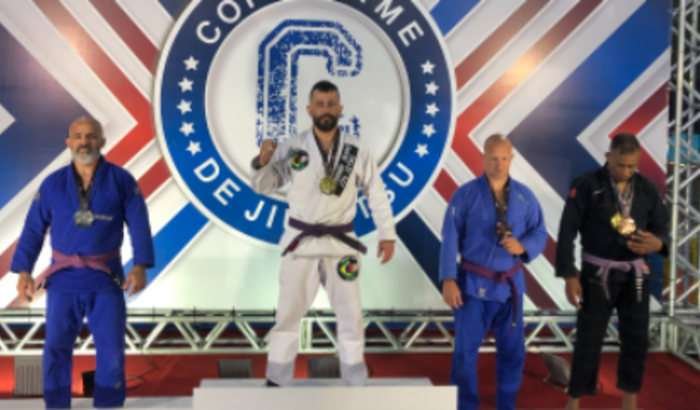 Ajude o Lele a ser campeão na Europa