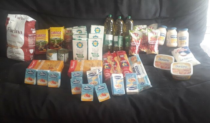 Arrecadação de alimentos para pessoas que precisam no natal