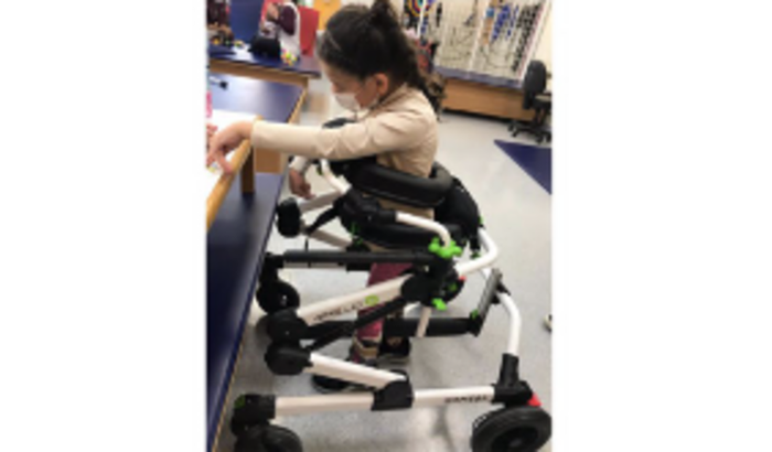 Ajude a Valentina a andar