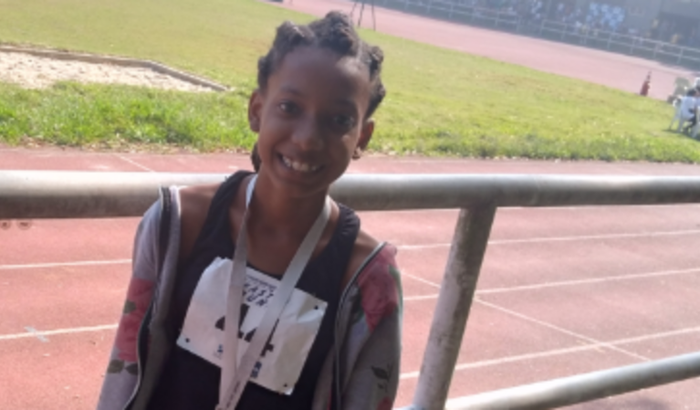Ajuda pra compra sapatilha e tênis de atletismo pra competição de atletismo (sou aluna atleta) tenho 13 anos 