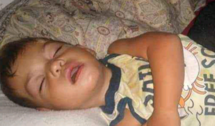 Pedido de ajuda a uma bebê de 1 ano de um ano não tem nada para se alimentar mãe encontra se desempregada