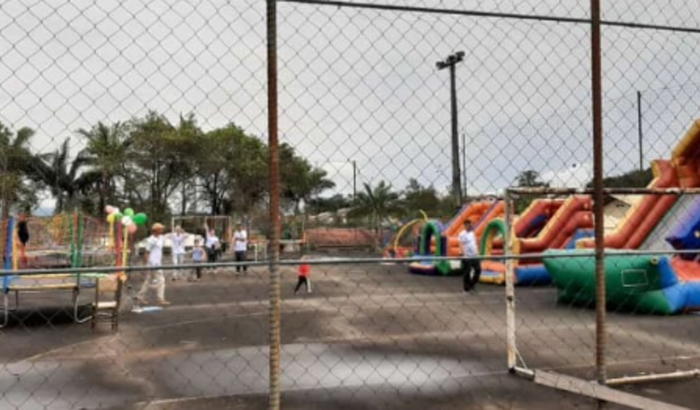 Ajuda para o projeto de férias de verão da 2B BRINQUEDOS INFANTIS !