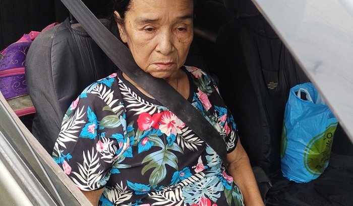 Ajudem minha rainha.