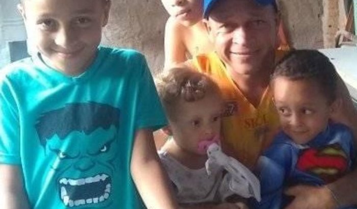 Ajuda para Adelson e filhos