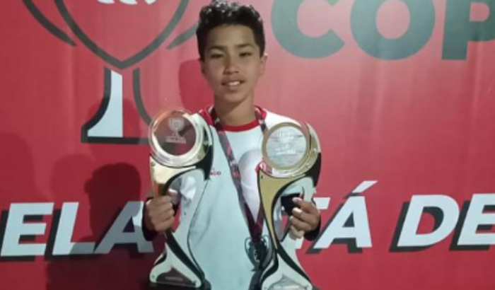 Ajude o Marcos a realizar o sonho de jogar Futebol no Maracanã