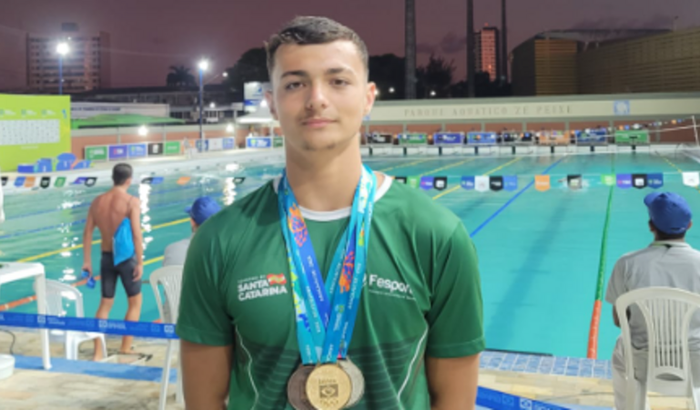 Me leva para o campeonato Brasileiro de Natação